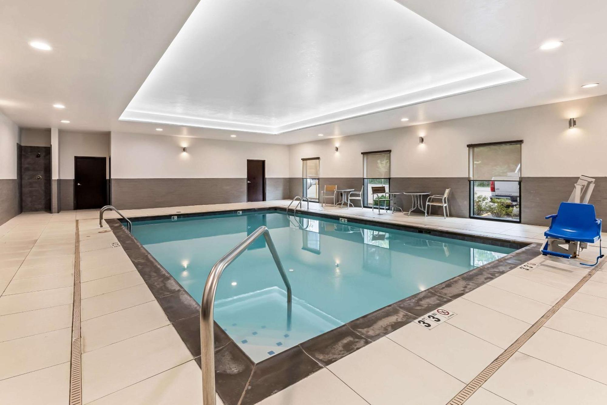 Comfort Suites Columbia Bagian luar foto