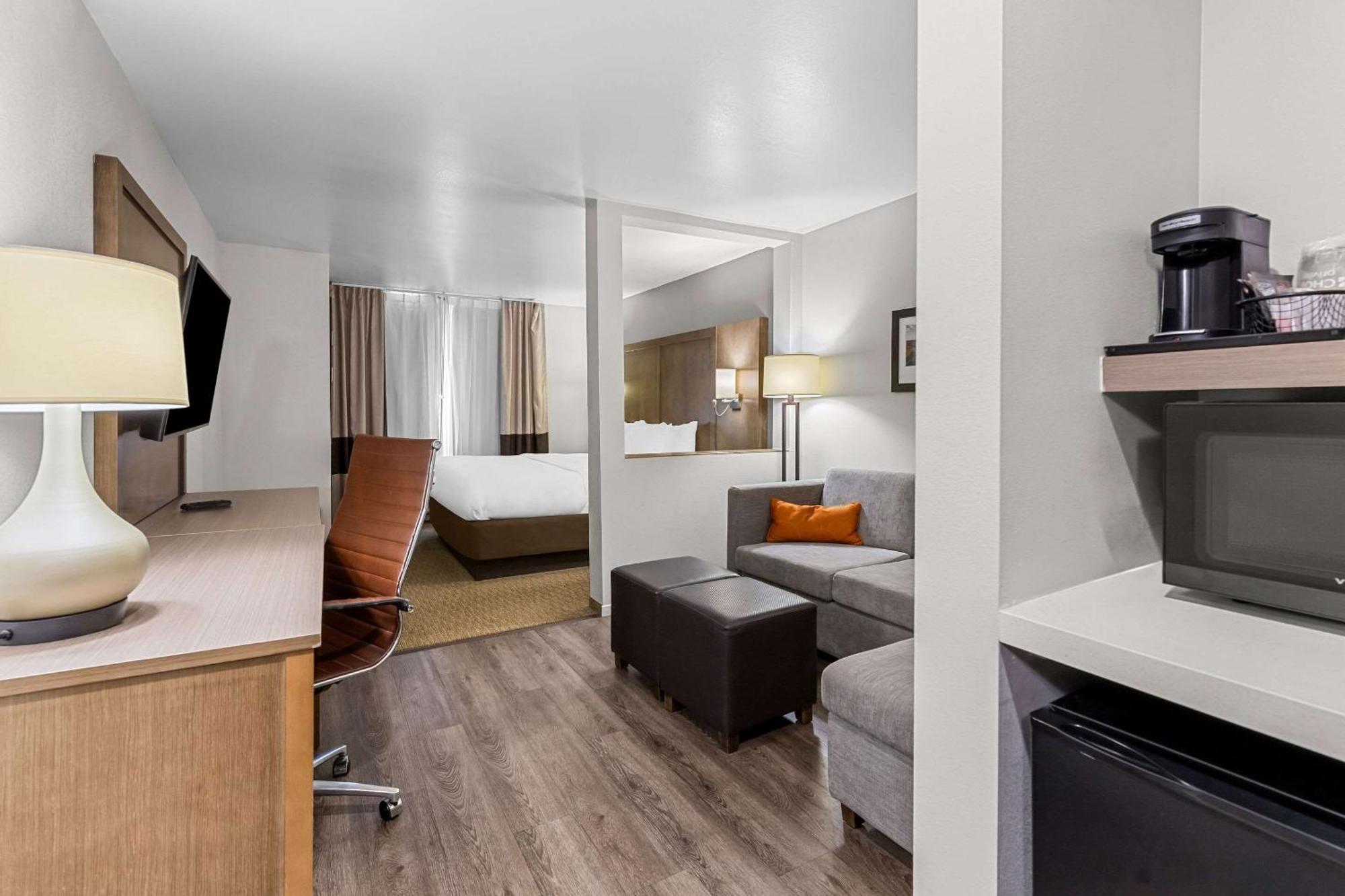 Comfort Suites Columbia Bagian luar foto