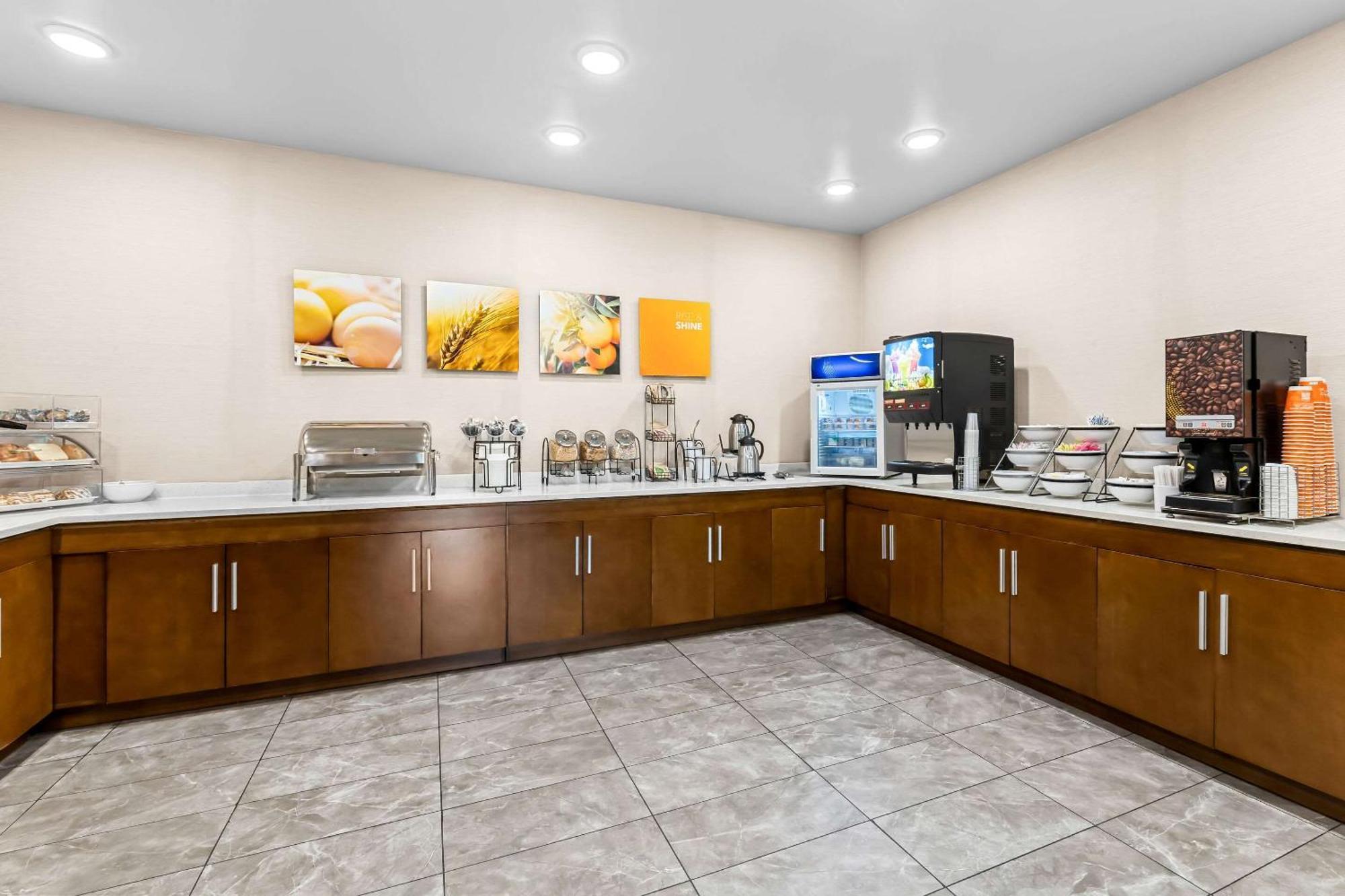 Comfort Suites Columbia Bagian luar foto