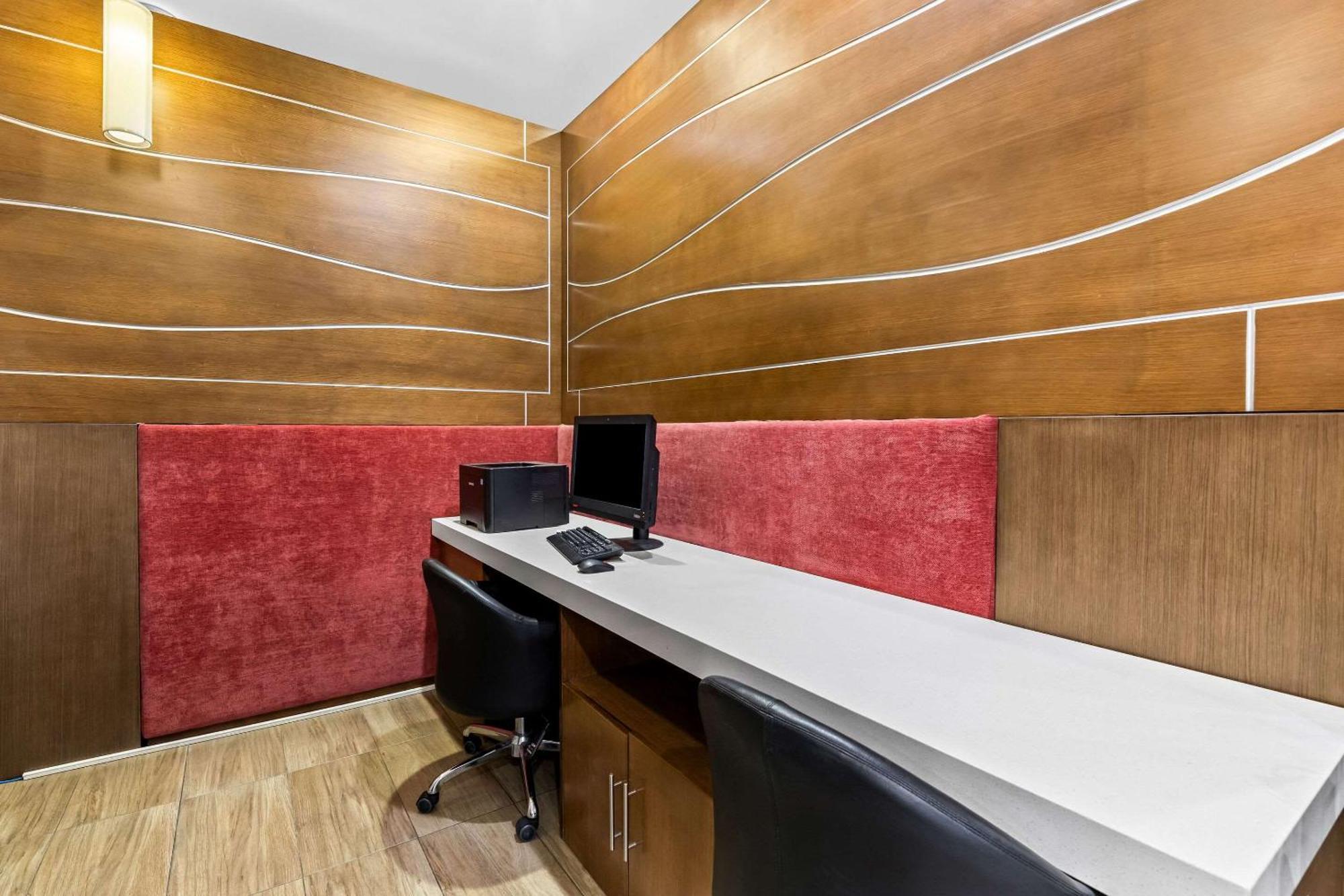 Comfort Suites Columbia Bagian luar foto
