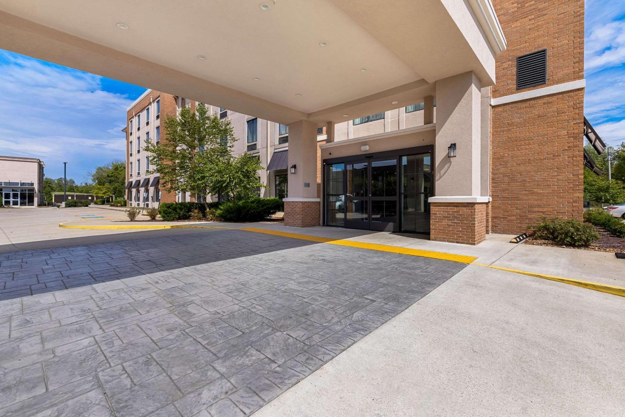 Comfort Suites Columbia Bagian luar foto
