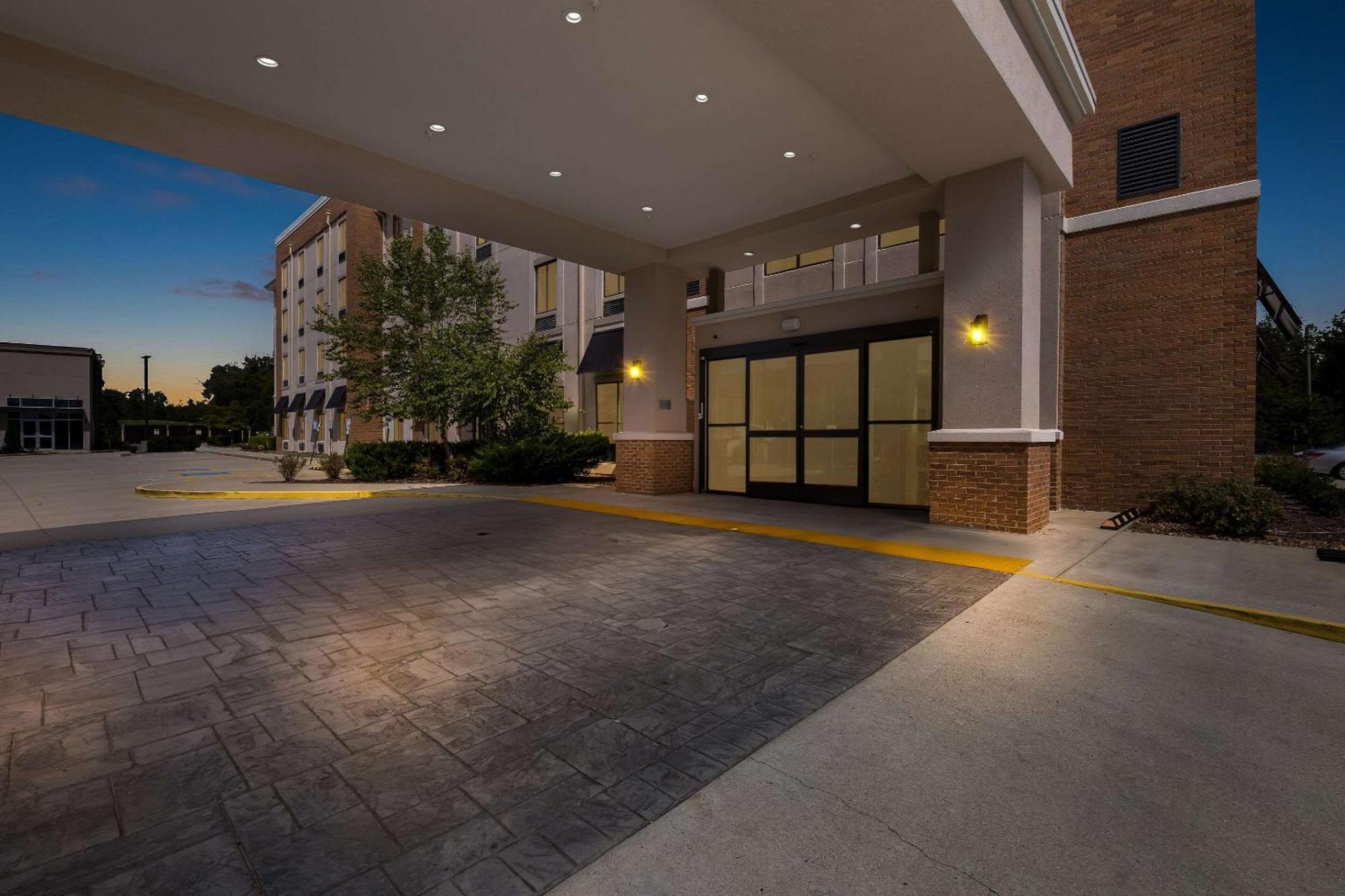 Comfort Suites Columbia Bagian luar foto