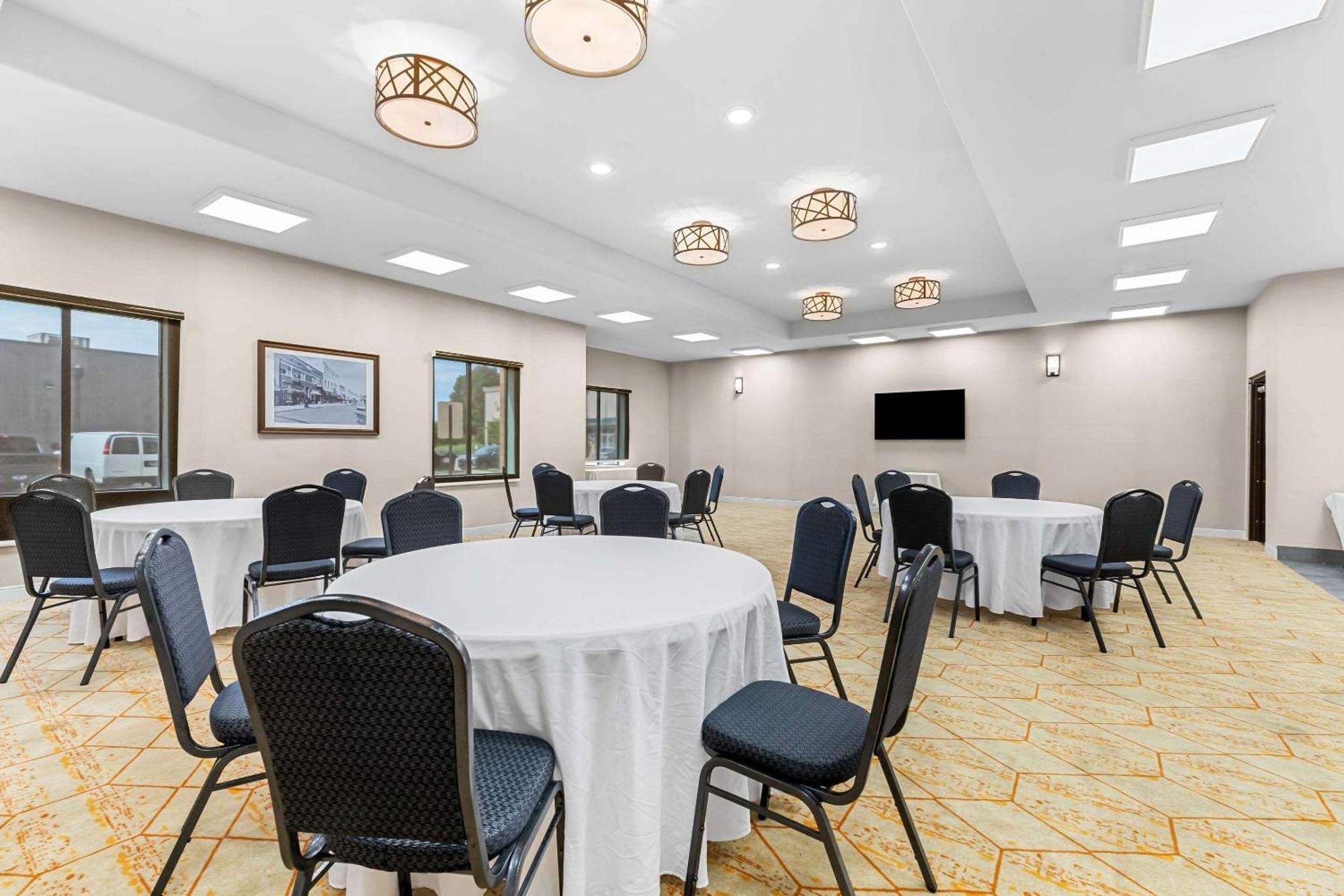 Comfort Suites Columbia Bagian luar foto