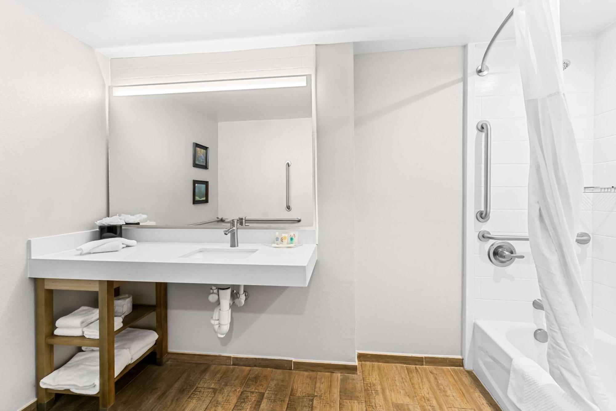 Comfort Suites Columbia Bagian luar foto